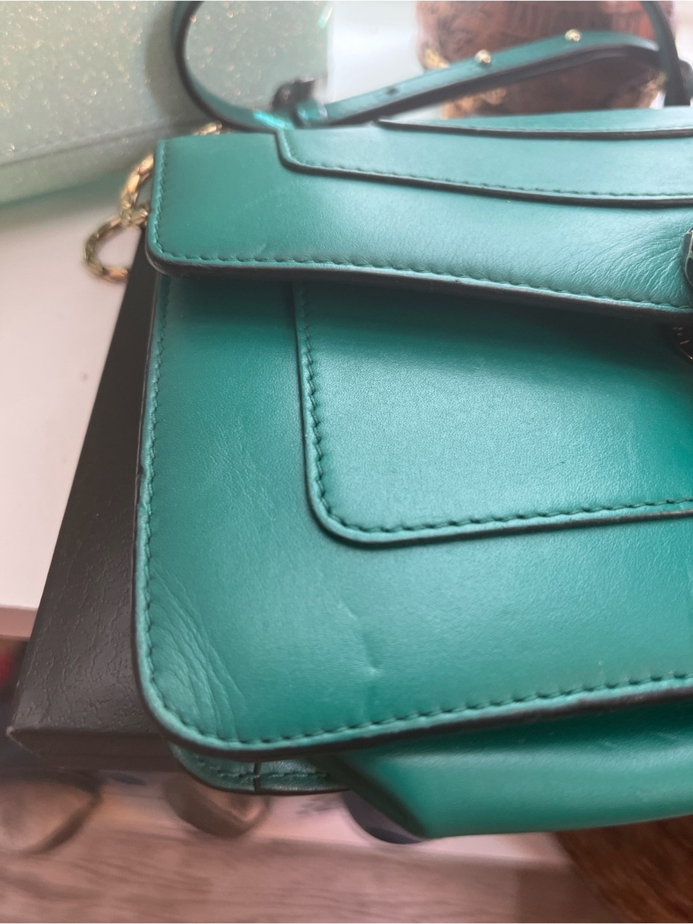 Elegant Green Leather Crossbody with BROKEN Gold Chain and Serpent Clasp - Picture 7 of 9